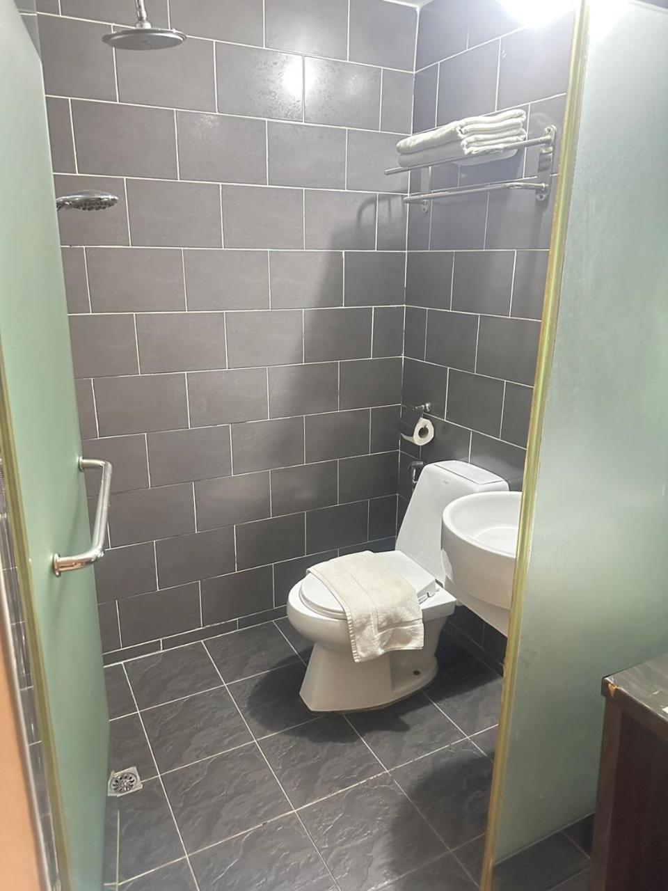 Kingsman Boutique Hotel Kota Kinabalu Eksteriør bilde